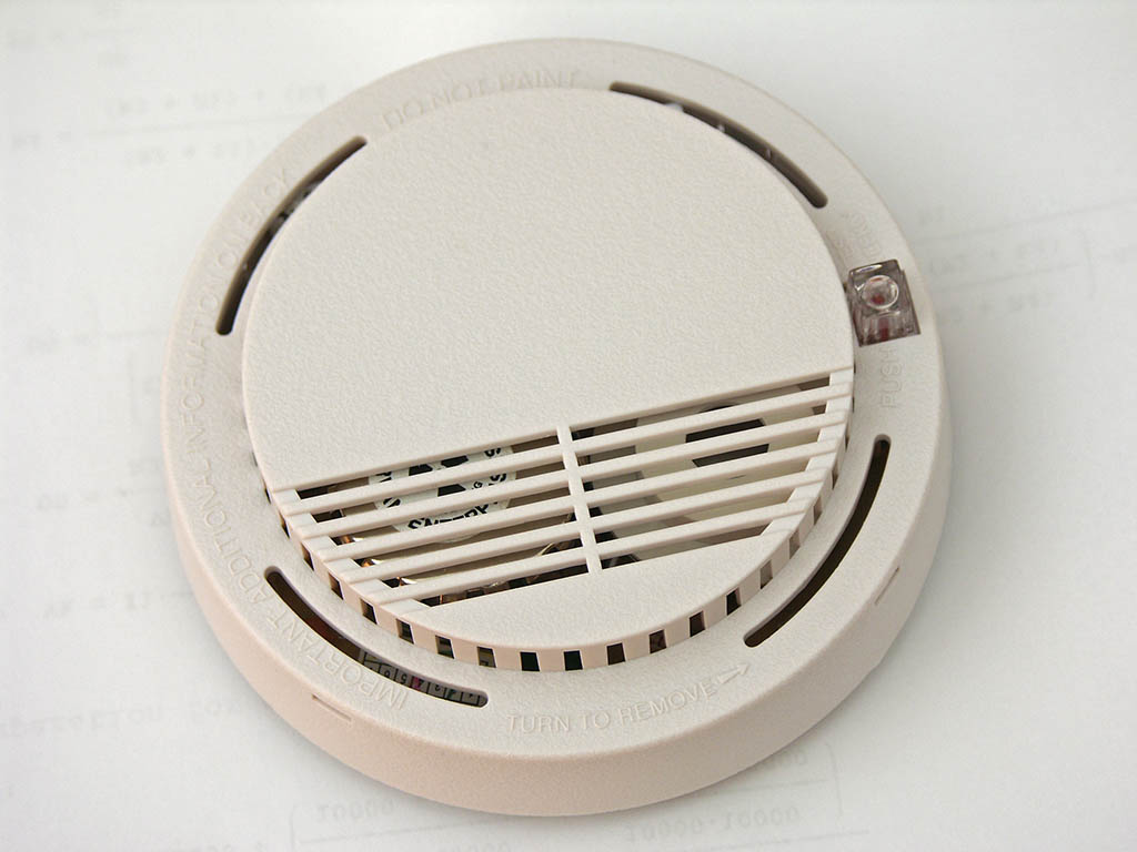 Ionization technology smoke alarm I bought to extract the Americium 241 alpha source within