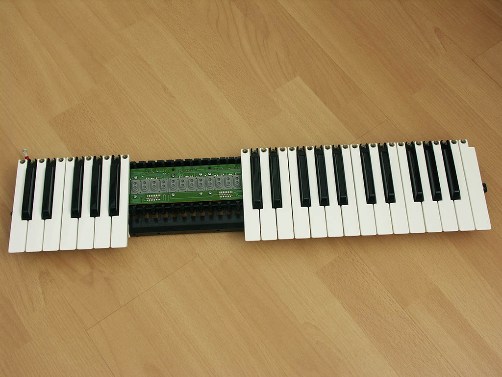 Roland PC-200 mk II keyboard controller - Cleaned and relubricated all the keys