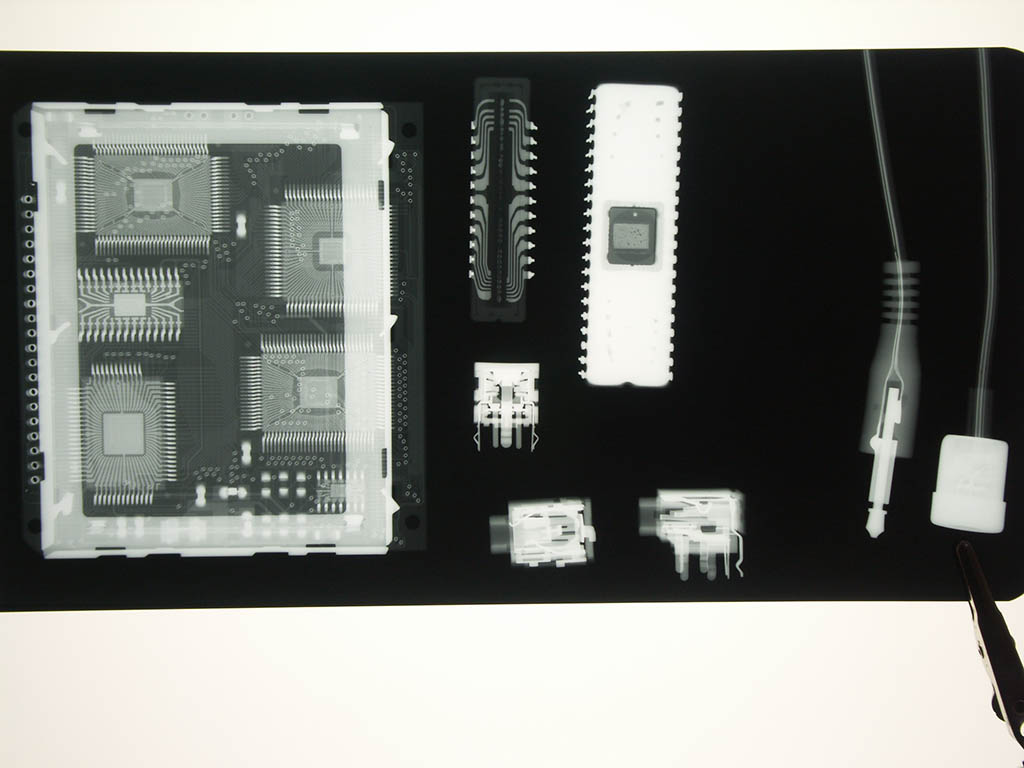 128x64 LCD display, CCD line sensor, 3.5mm jacks, Intel microprocessor, microphone
