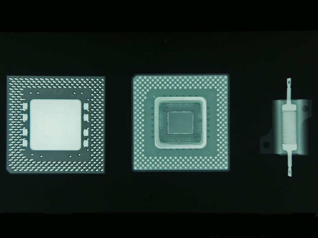 Intel Pentium processors and 25W resistor in aluminium casing